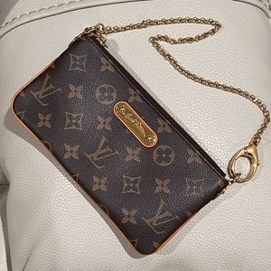 LOUIS VUITTON - AUTHENTIC
Monogram Pochette Milla MM
